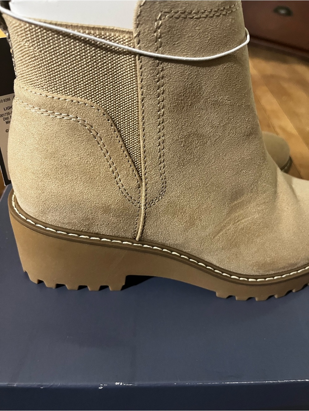 Universal Thread Taci Taupe Memory Foam Pull-On Ankle Boots Women’s 8 NWB - Picture 3 of 5